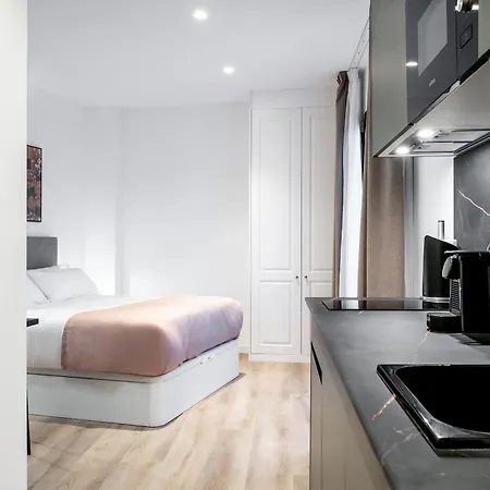 Limehome Malaga Calle Victoria Room photo