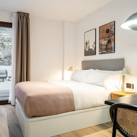 Limehome Malaga Calle Victoria Exterior photo