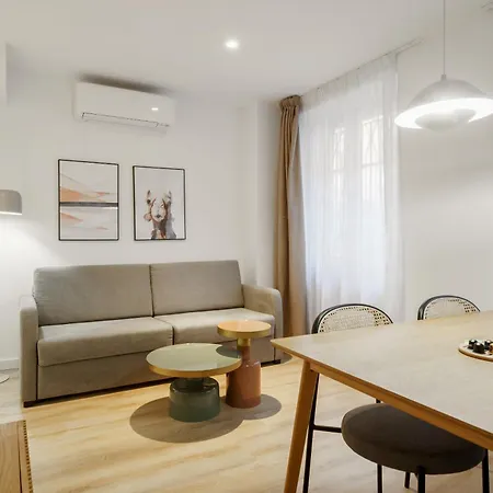 Limehome Malaga Calle Victoria Exterior photo