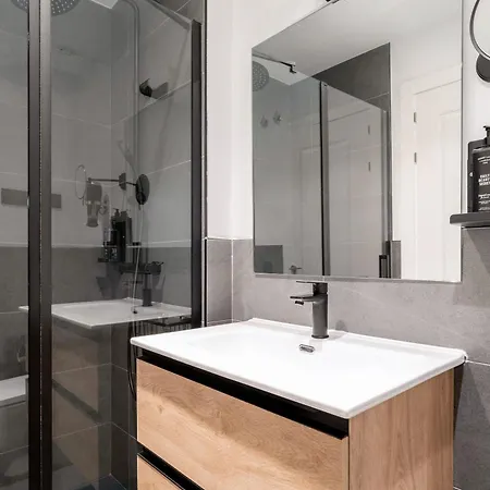 Limehome Malaga Calle Victoria Room photo