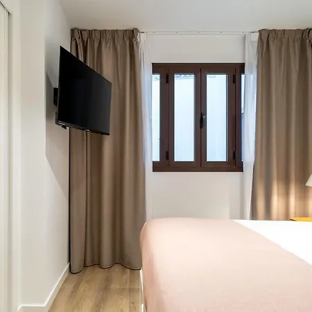 Limehome Malaga Calle Victoria Room photo